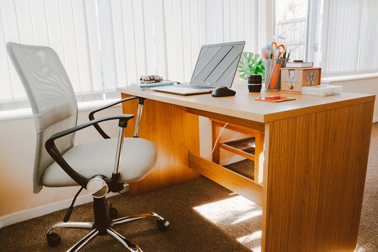 Tips for Choosing a Comfortable Desk Chair for Every Workspace